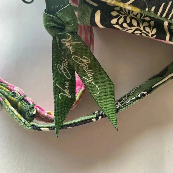 Vera Bradley Signature Printmini
Hipster Petal Paisley Retired Pattern - Picture 8 of 8